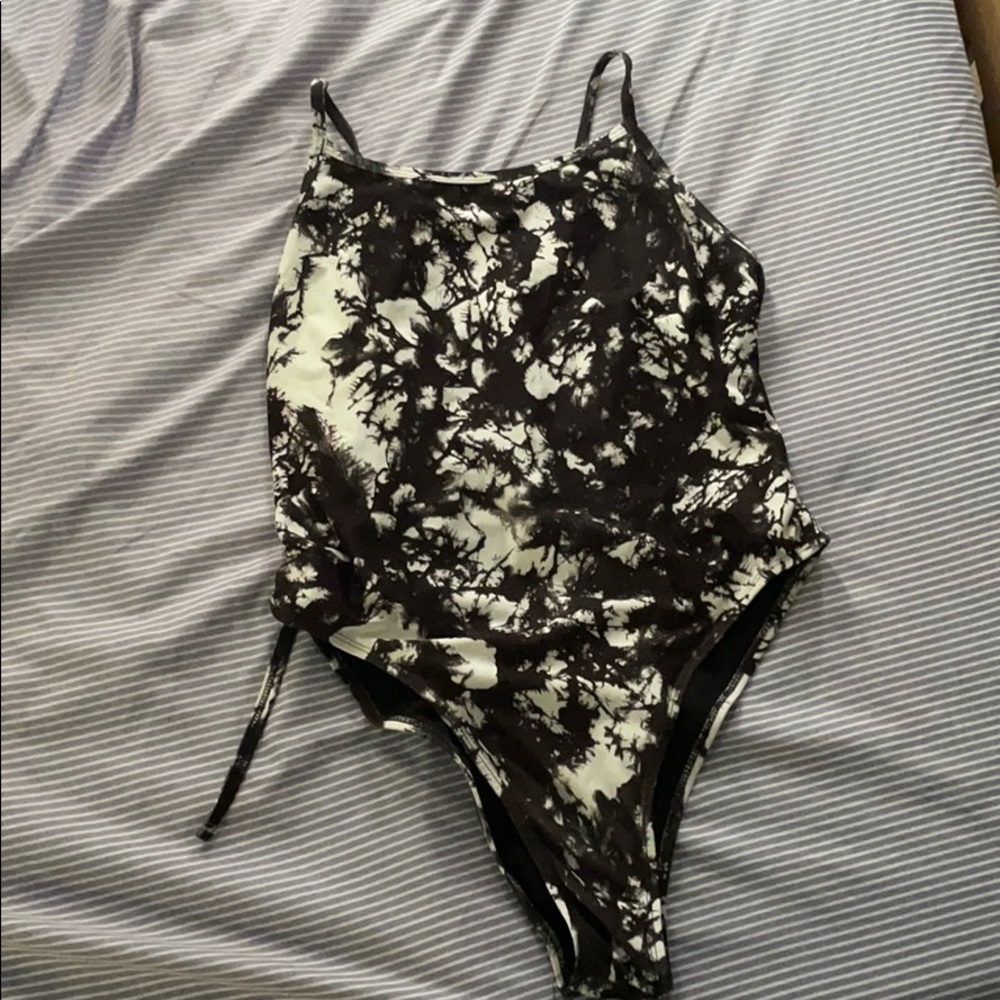 Black and white tie dye jolyn size 32